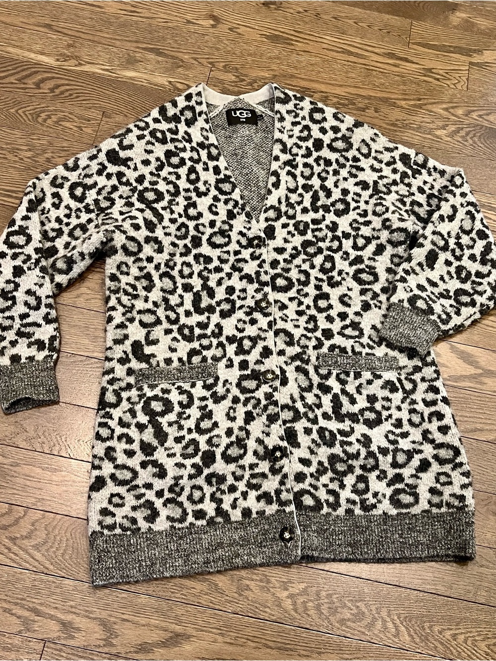 UGG RTW Leopard Print Knit Cardigan Sweater • Size Large • Gray Black White •